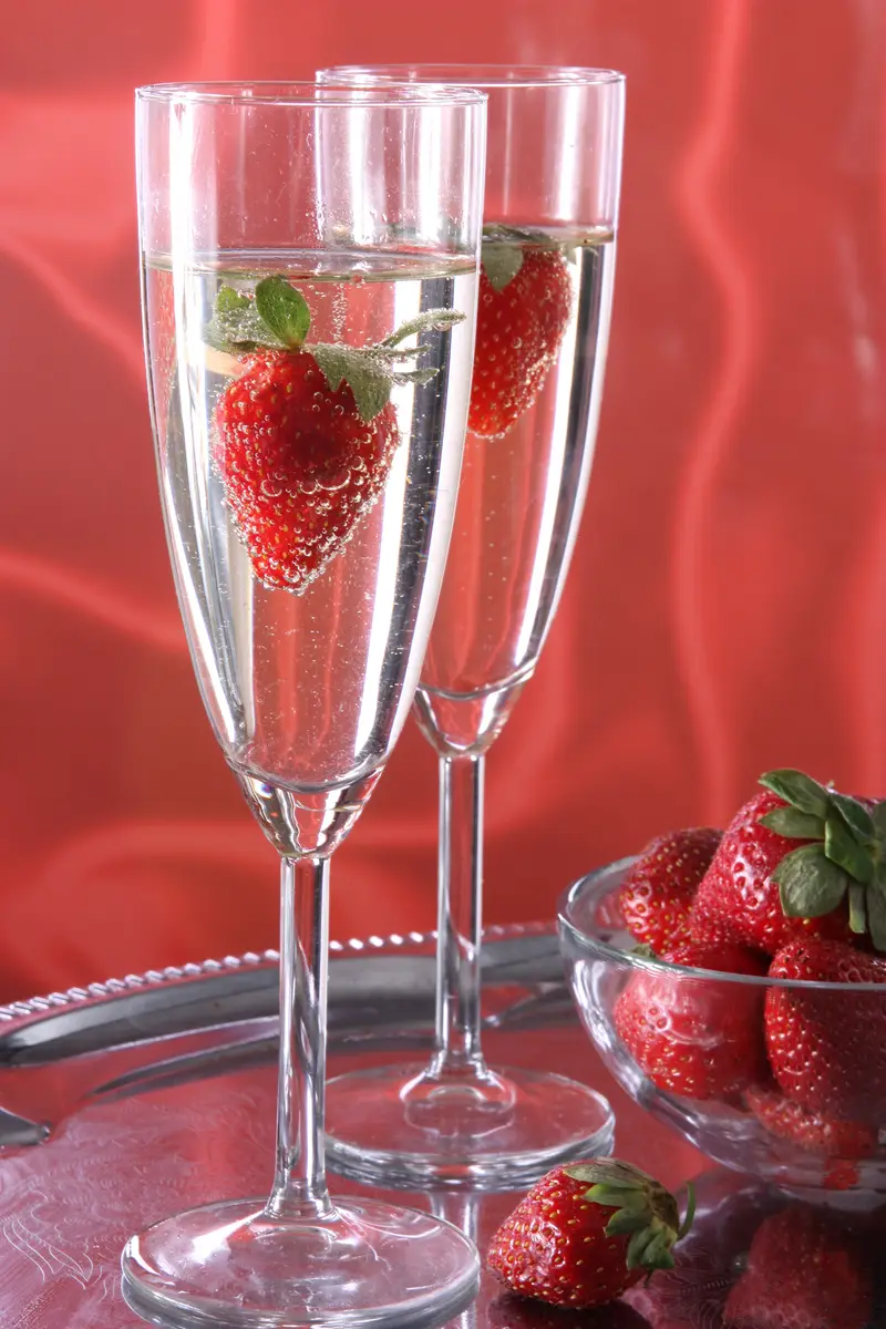 Champagne and strawberries 1