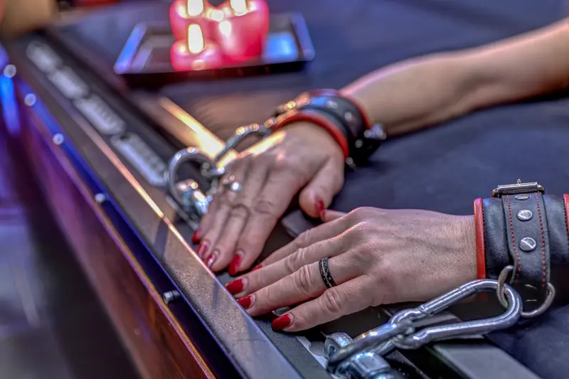 Impression: hands on the rail